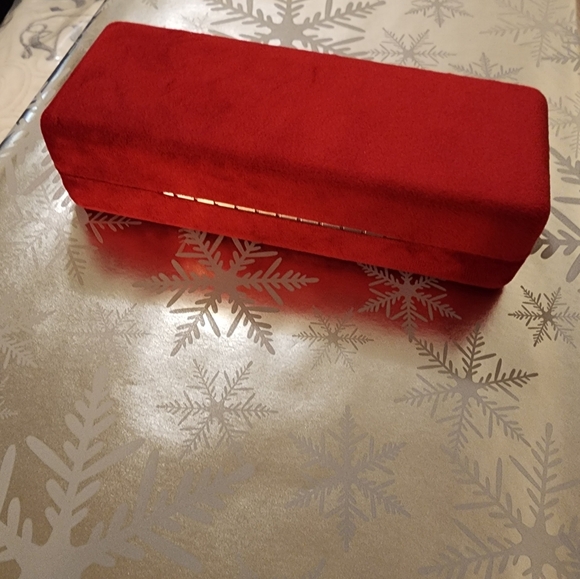 Pristine Carolina Herrera Vibrant Red Velvet Fabric Hard Case Eyeglasses Jewelry - Picture 3 of 10